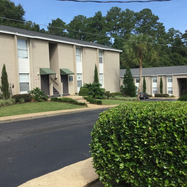 Private Enterances with select units - Steeple Club Apartments