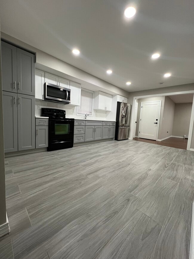 184 Albert St Unit Spacious two bedroom apt