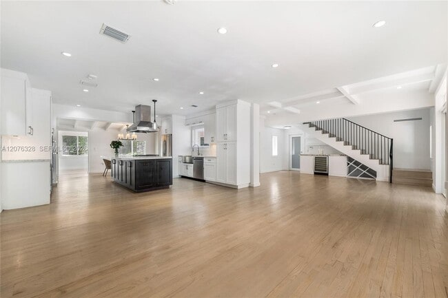 Photo - 100 Sarto Ave