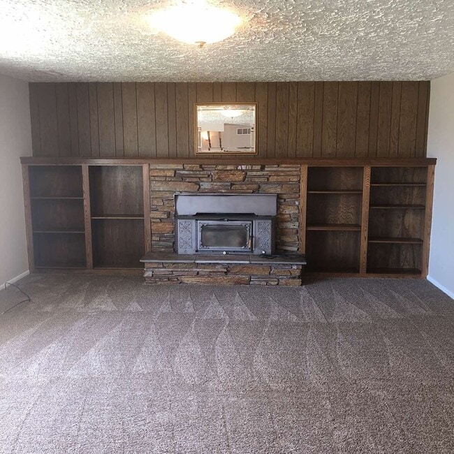 324 E Dewey Ave