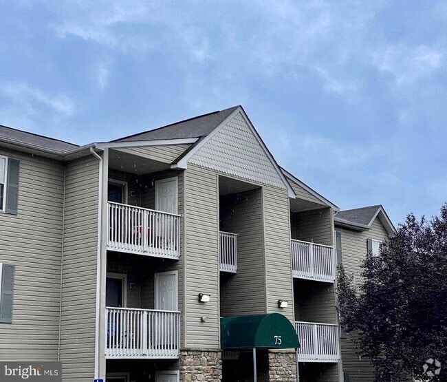 Building Photo - 75 Fern Oak Cir Unit 75A303 Rental