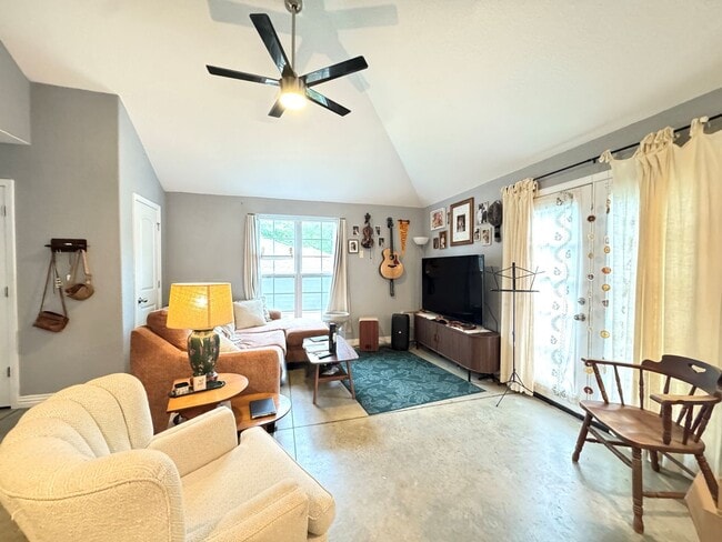 Photo - New 2 bedroom duplex, 2 car garage, quiet neighborhood, all appliances