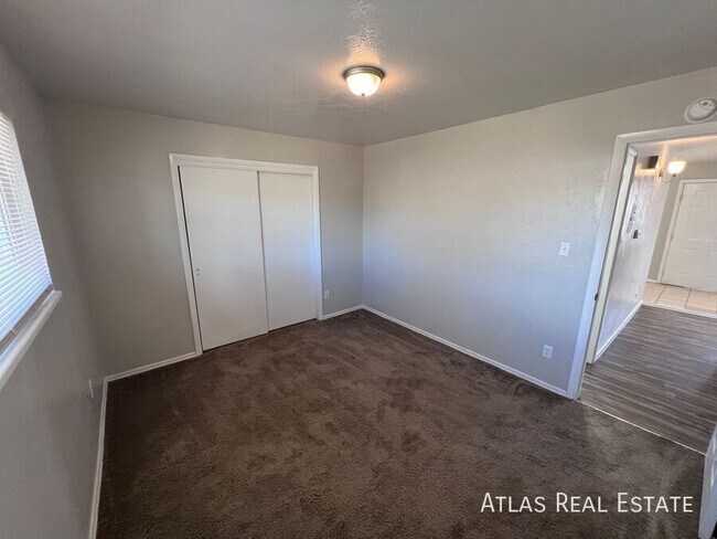 Photo - 4414 N Chestnut St Unit 4