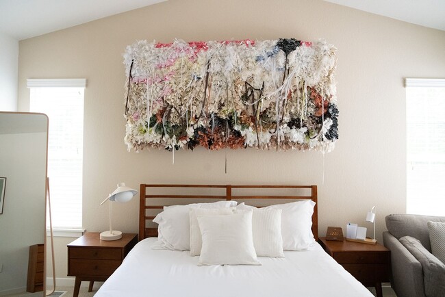 Photo - 2 BDR Gorgeous Updated Townhome with Huge Garden