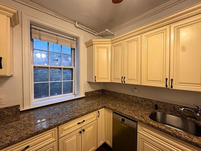 Photo - 1253 Beacon St Unit BB3