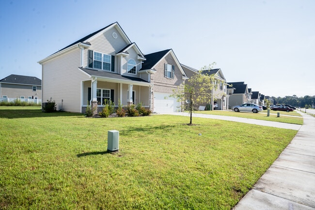 Photo - 647 Red Oak Ln