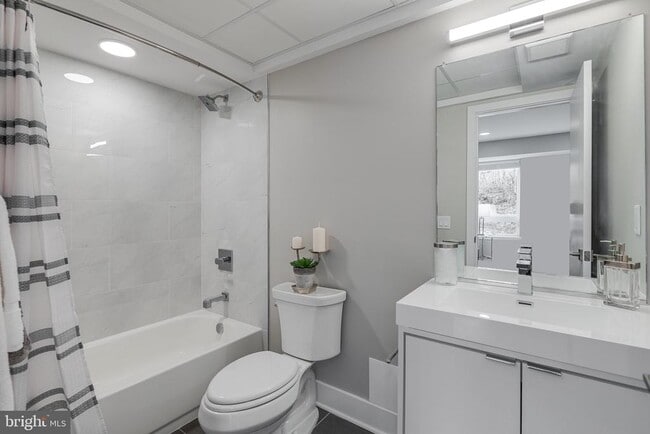 Photo - 1952 Bryn Mawr Ave