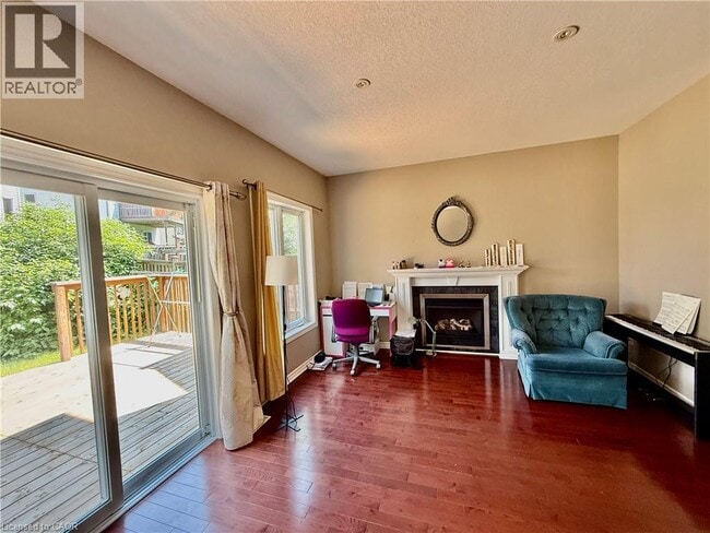 Photo - 596 Violet St
