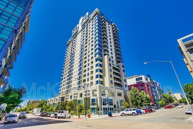 Building Photo - 300 W Beech St Unit #602