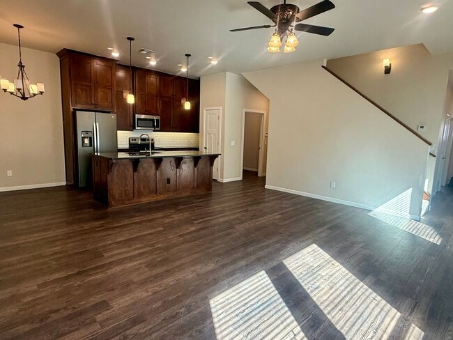 Photo - Large 3 Bed, 2 Bath in Beautifully Well-Maintained Neighborhood