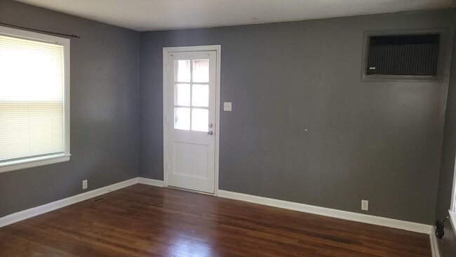 Photo - 111 W Lindburg St Unit 111 W Lindburg Apt C