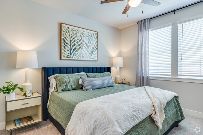 2BR, 2BA - 1,065SF