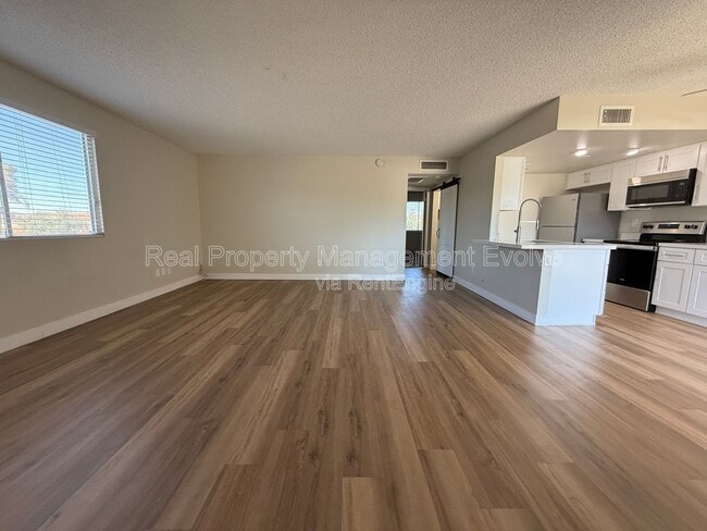 Building Photo - 3801 E Greenway Rd