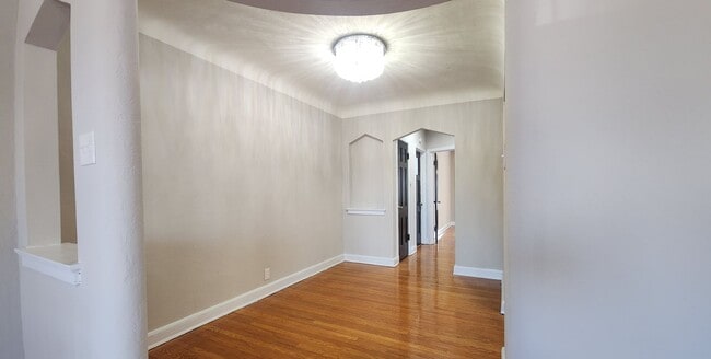6330-6330 Bancroft Ave