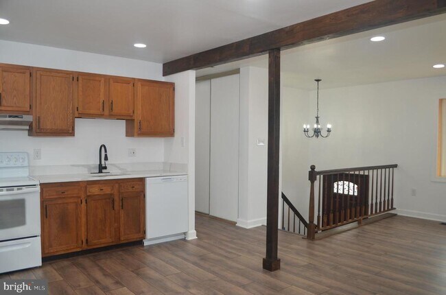 Photo - 267 Longford Ct