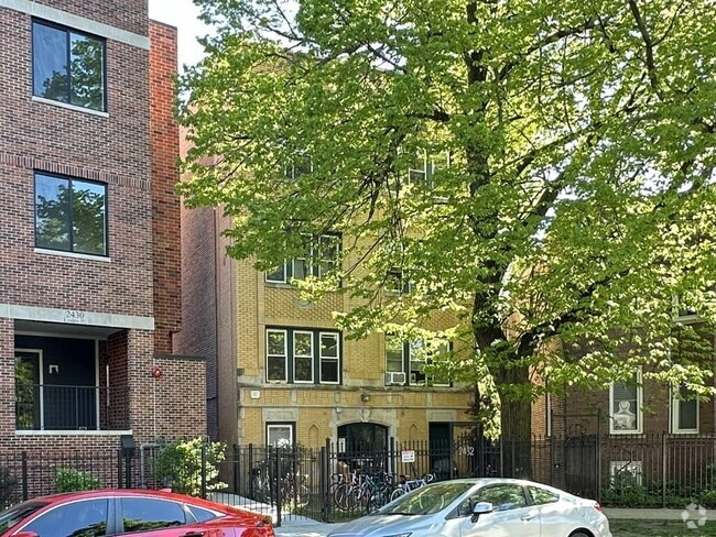 Building Photo - 2432 N Linden Pl Rental