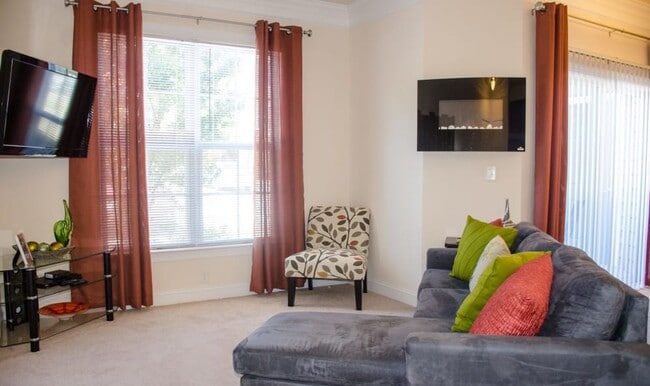 Eagle Harbor Apartments