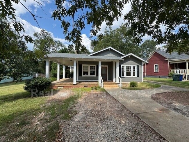 Building Photo - 125 E Chappell St Rental