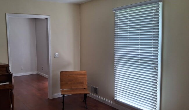 Photo - 209 Edgewood Dr