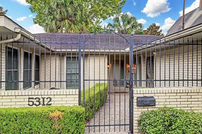 Photo - 5312 Buffalo Speedway