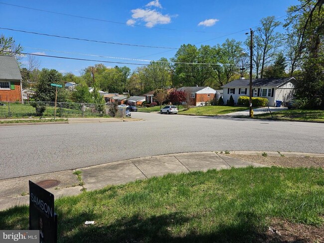 Building Photo - 14236 Caroline St