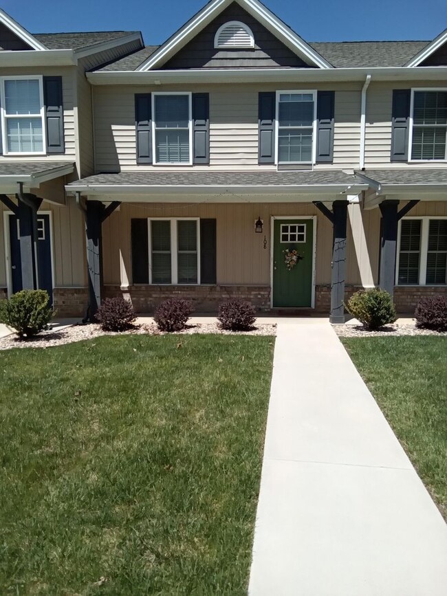 Building Photo - 3BR, 3BA TH is Tavern Grove