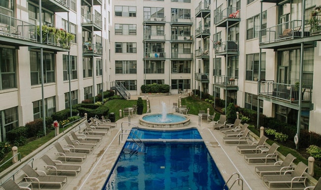 Photo - 940 Monroe Ave NW
