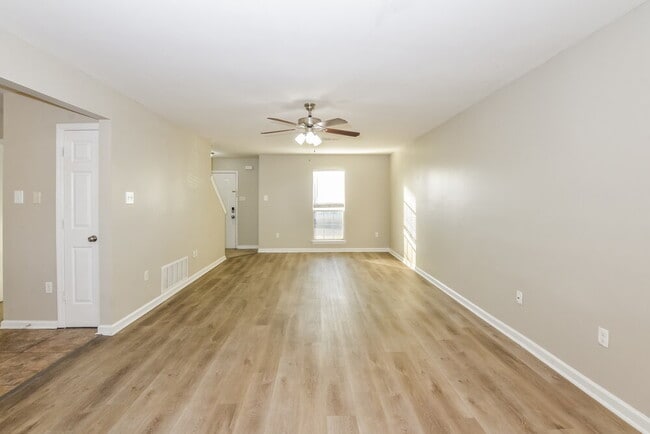 Photo - 7150 Hunter's Forest Dr