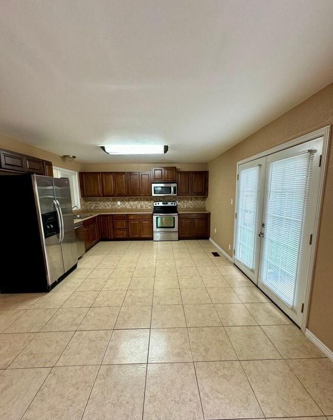 Photo - Adorable Rancher in Security-Widefield