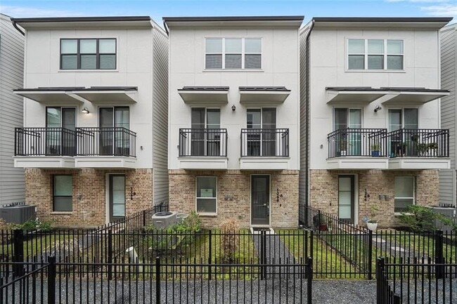 Building Photo - 1268 N Post Oak Rd