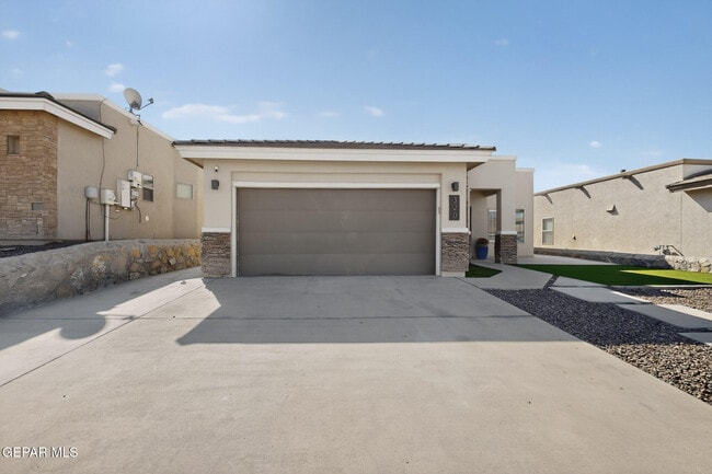 Photo - 320 S Manzanita Dr