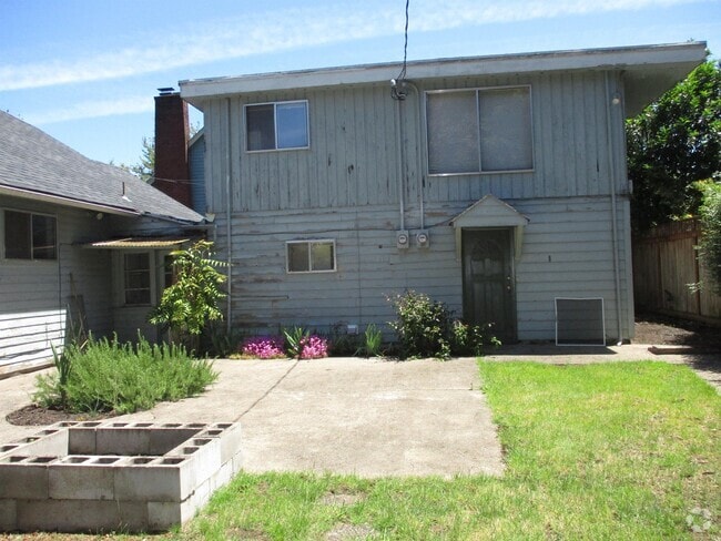 Building Photo - 1090 1/2 West Broadway Rental
