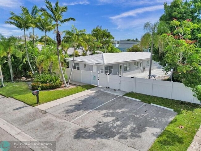 Building Photo - 4422 Sea Grape Dr Unit 2 Rental