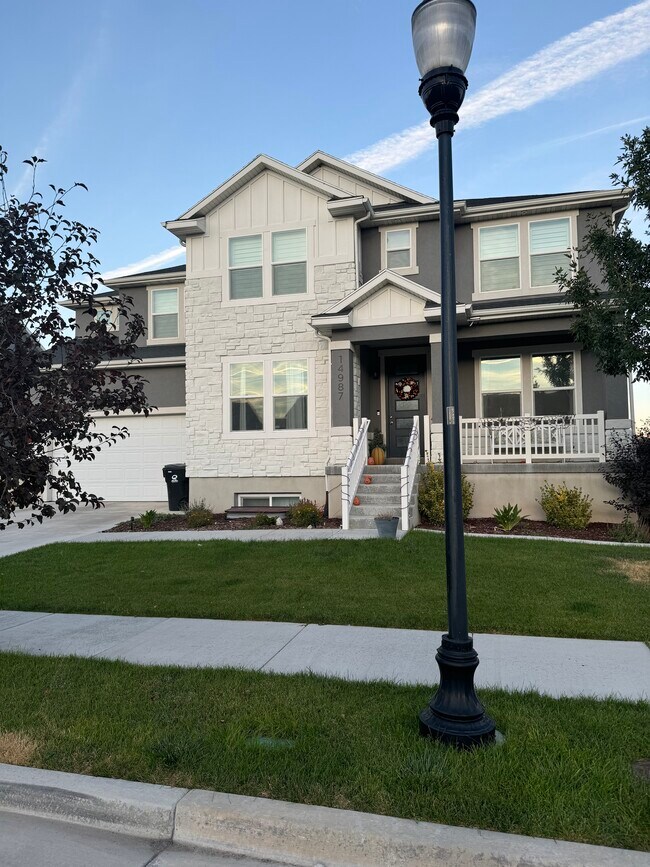 Beautiful neighborhood - 14987 S Selton Way Unidad Basement Apartment