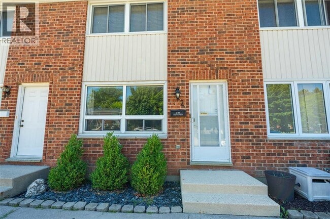 Photo - 301 Edgewood St