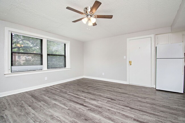 Photo - 4035-4039 CHARLOTTE