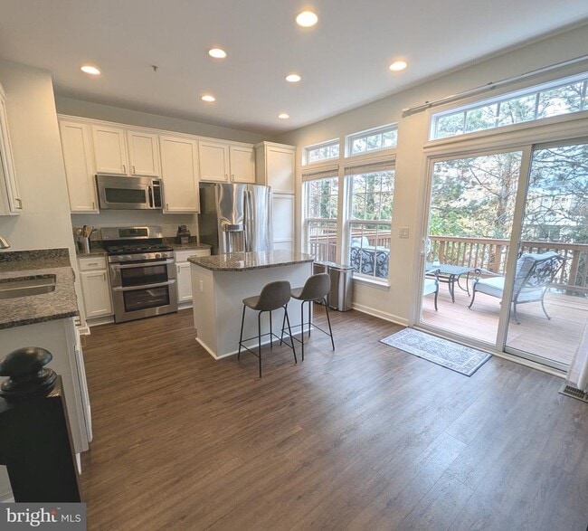 Photo - 2922 Huntington Grove Square