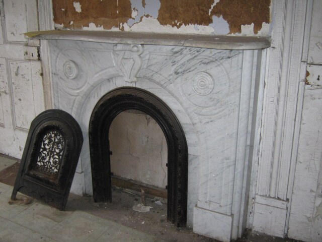 Chimenea interior Photo- repisa - 451 W Main St