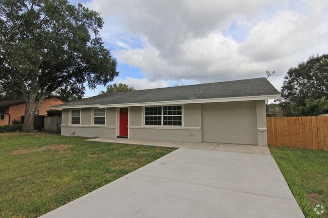 Building Photo - 4/2 with Huge Fenced Yard in Lovely Oviedo Rental
