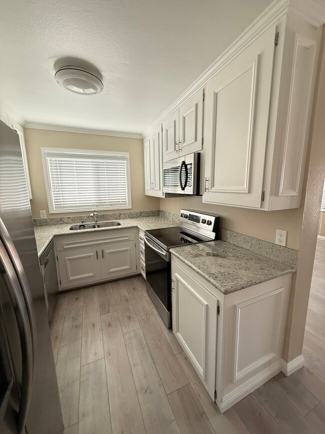 Kitchen - 4104 Emerald St Unit C
