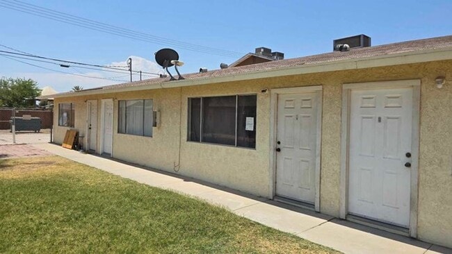 Building Photo - 455 W Orange Ave Unit Apt B