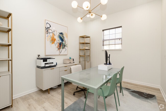 Oficina de arrendamiento - Alabaster Estates