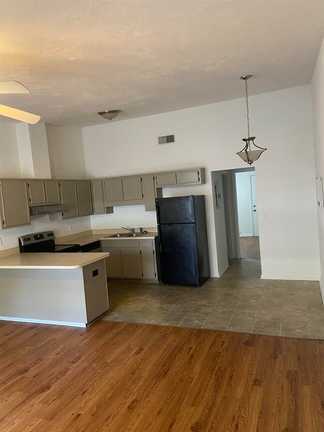 Photo - 214 White Dr