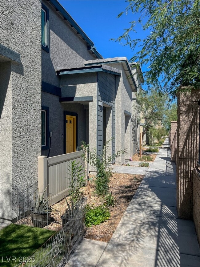 Photo - 12748 Feathersong