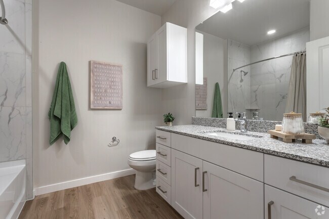 2BR, 2BA - 1,173SF - Second Bathroom