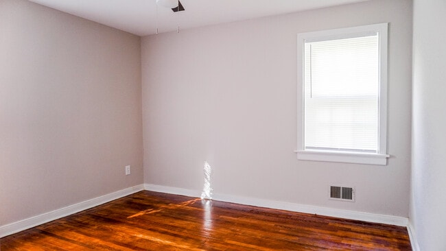 Photo - 1710 Glenview Rd