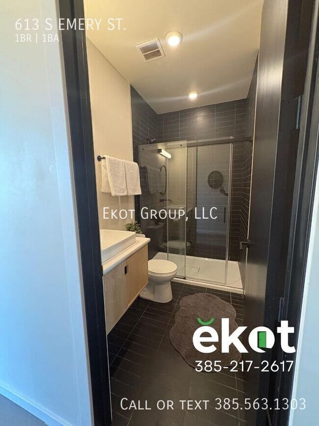 Photo - 613 Emery St W