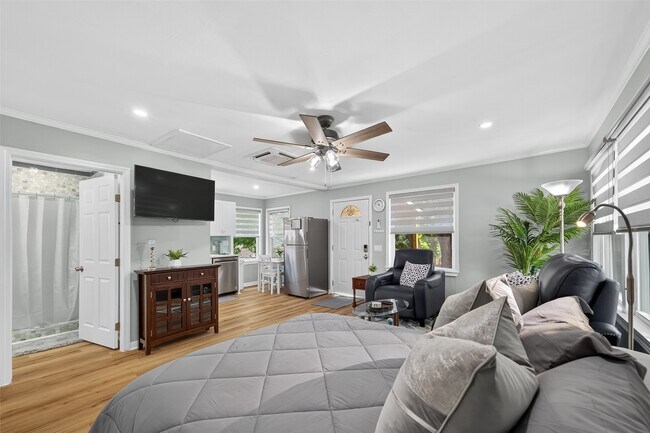 Photo - 407 Fairbanks St