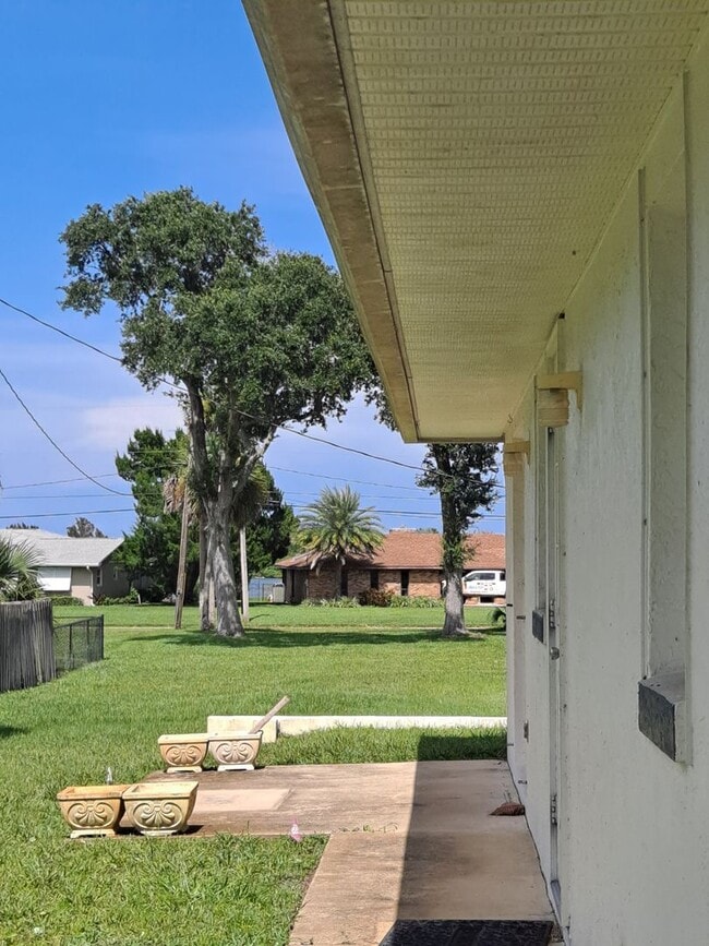Photo - Available Mid-Nov! 3BR 2BA OFF RIVERSIDE D...