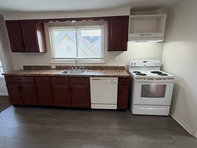 Building Photo - 33 Howard St Unit 2